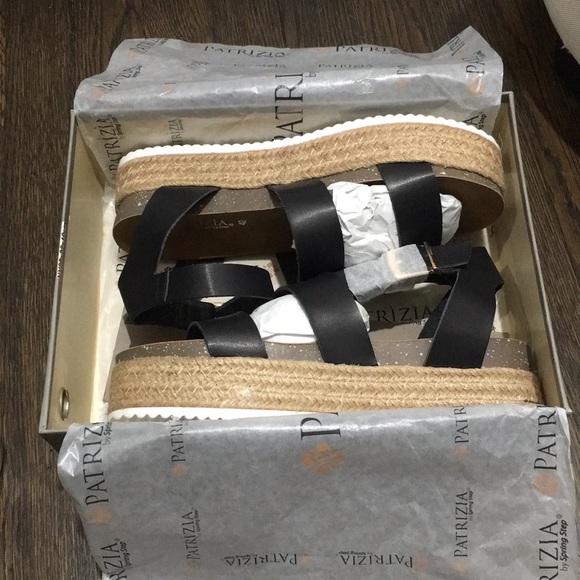 Platform Sandals - Picture 2 of 4